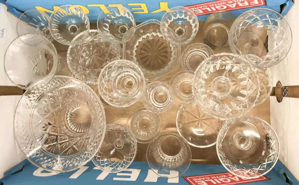 Box of Assorted Crystal & Glassware Image 1++