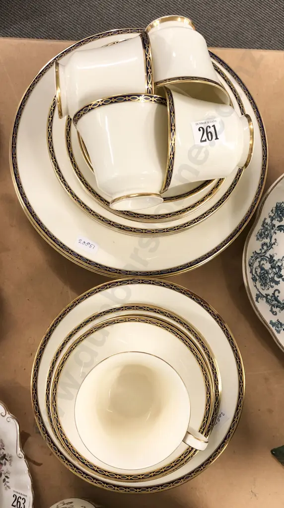 Minton "St James" Part Dinner Service Image 1++