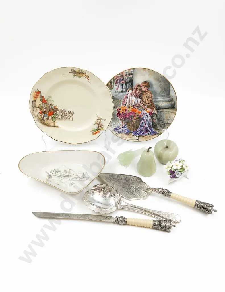 Assorted China and Figures Image 1++