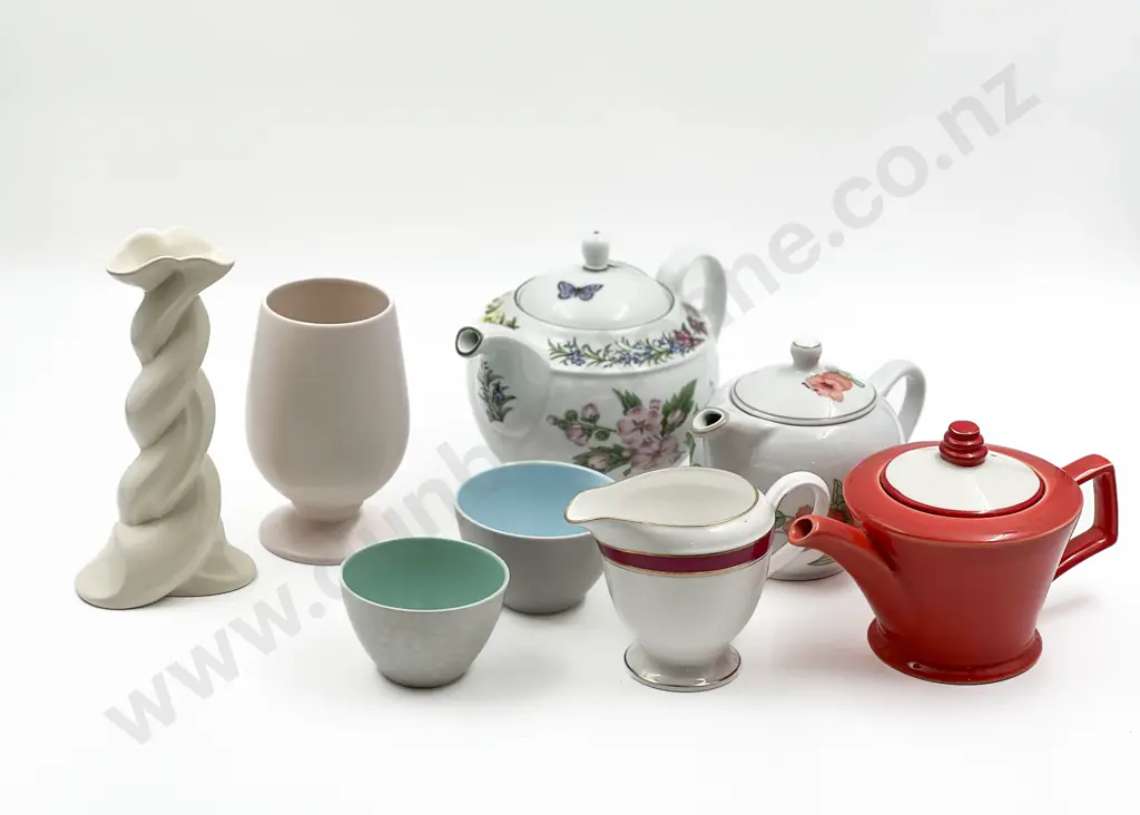 Small Quantity of Assorted China incl Poole Image 1++
