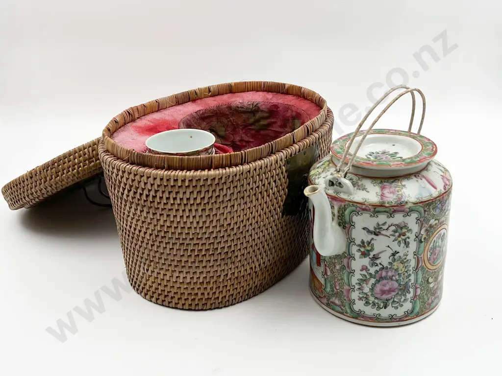 Cantonese Teaset in Wicker Lidded Basket Image 1++