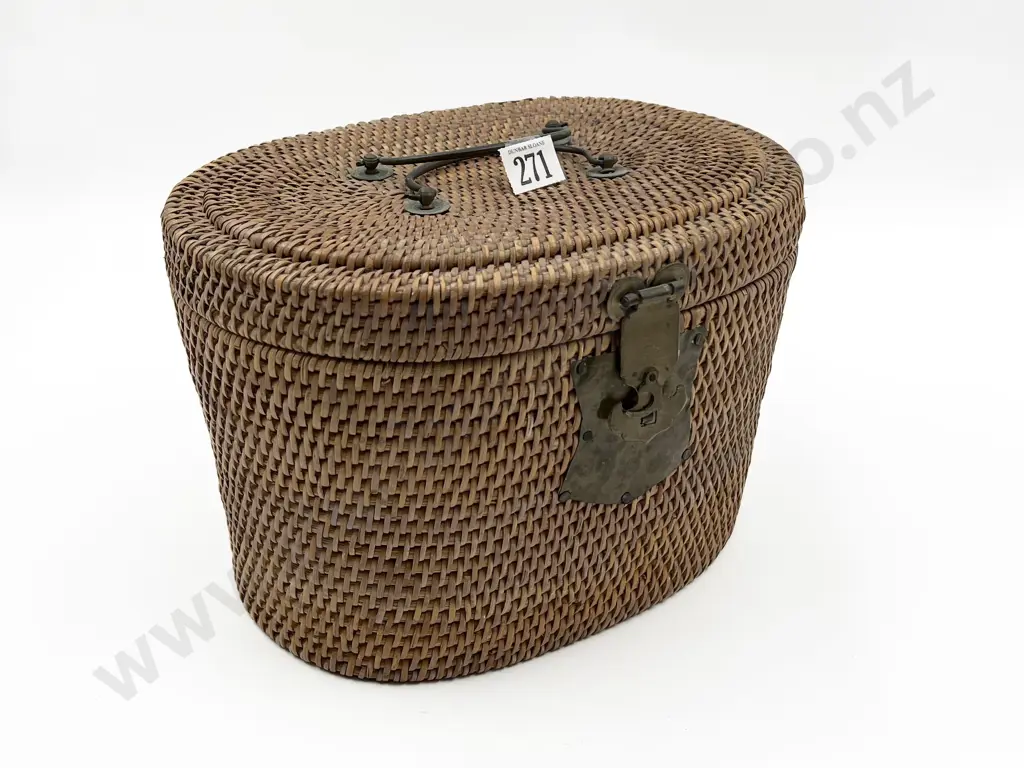 Cantonese Teaset in Wicker Lidded Basket Image 1++