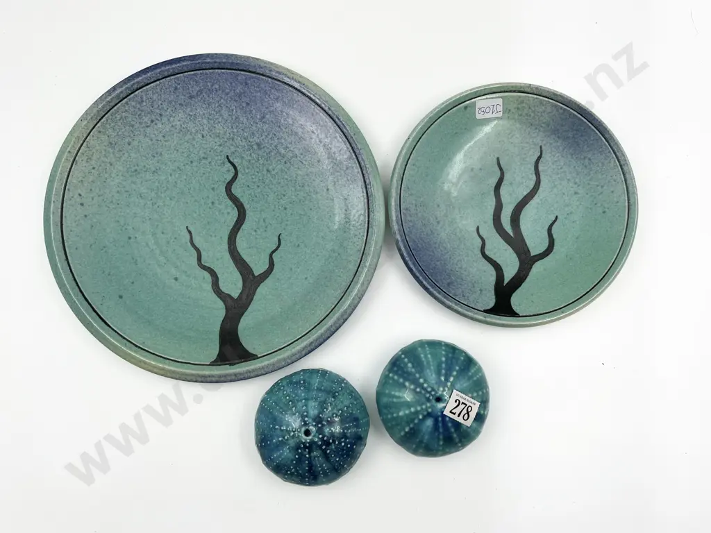 Two Neil Gardiner Wall Plates & Two Kina Ornaments Image 1++