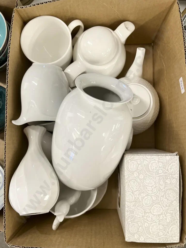 Small Qty of Assorted White China Incl. Wedgwood Image 1++