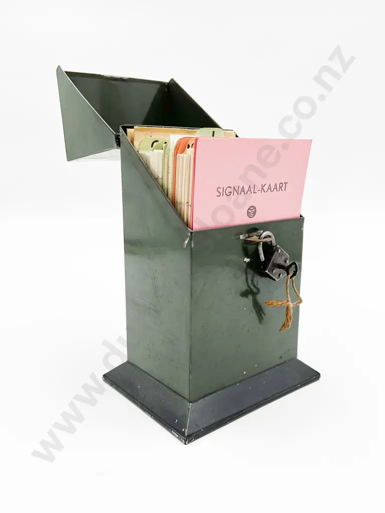 Small Vintage Filling Box with Padlock and Key Image 1++