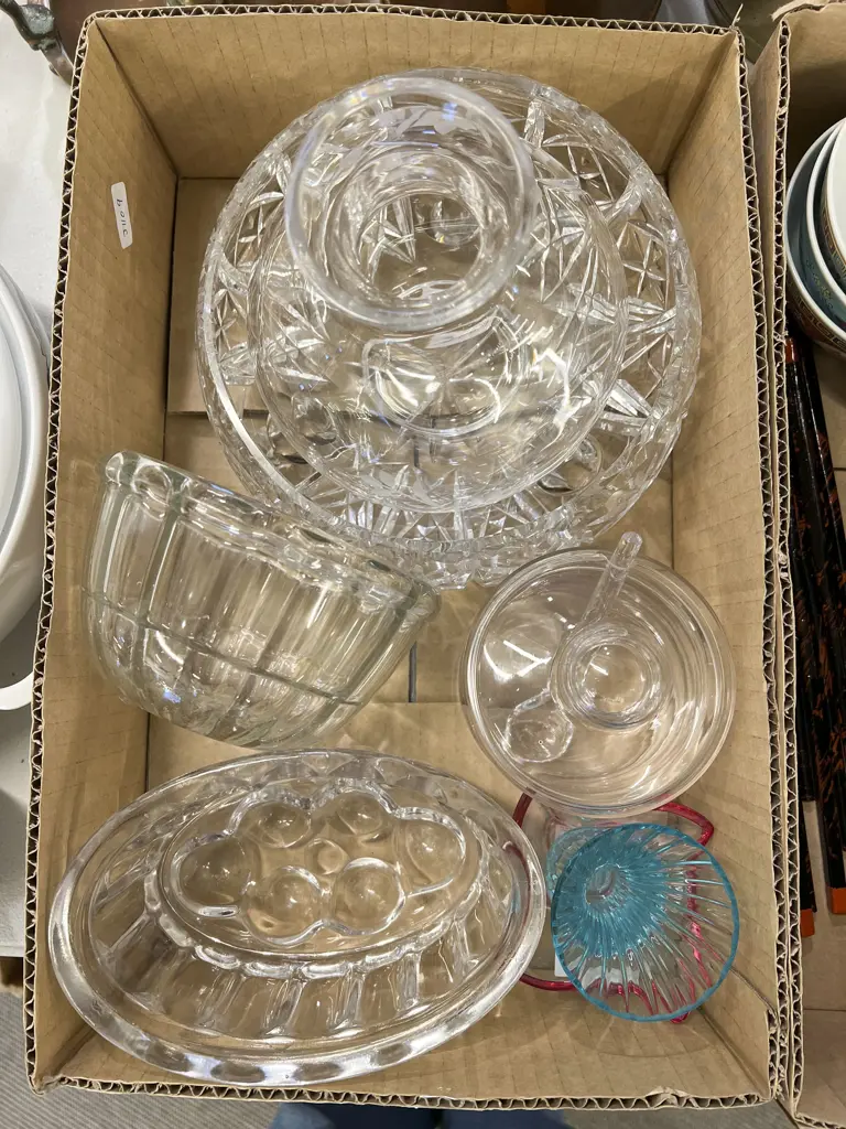 Box of Assorted Crystal and Glassware Image 1++