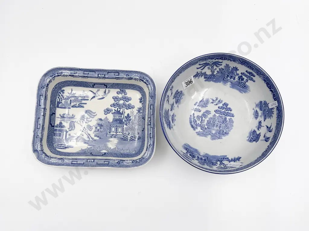 Willow Pattern Bowl and Wedgwood Willow Pattern Dish Image 1++