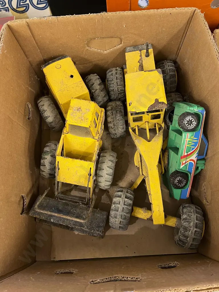 Box of Assorted Vintage Earthmoving Toys Including Tonka Image 1++