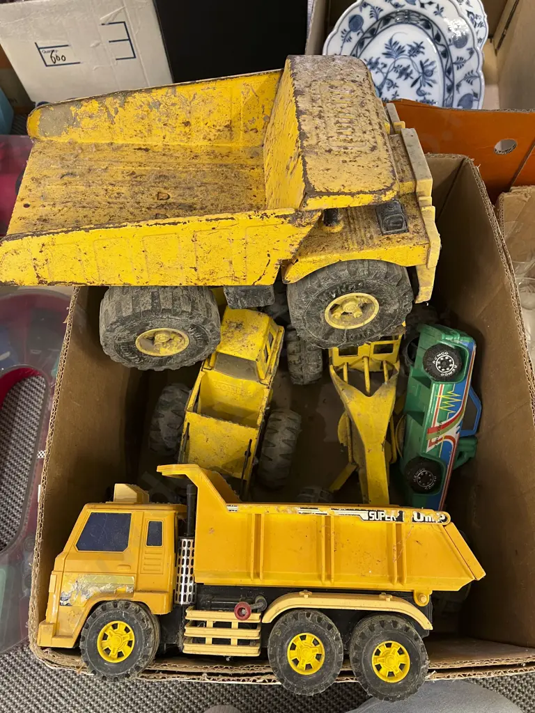 Box of Assorted Vintage Earthmoving Toys Including Tonka Image 1++