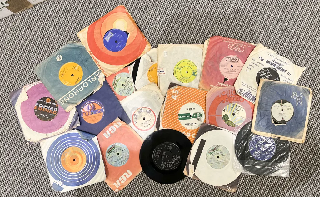Qty of Assorted Records Image 1++