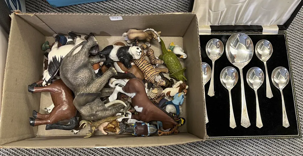 Cased S/P Cutlery and Box of Toy Animals Image 1++