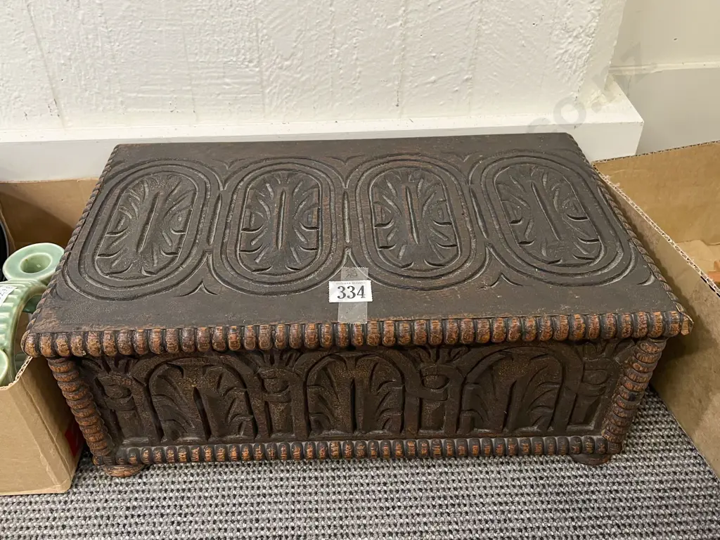 Small Carved Oak Box Image 1++