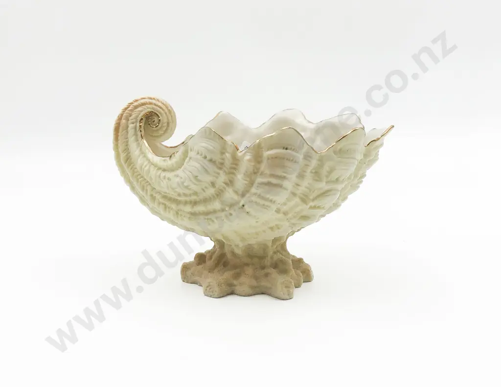 Royal Ivory Porcelain Shell Form Vase Image 1++