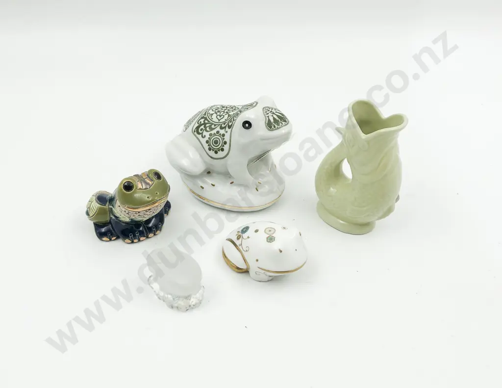 Small Wade Gluggle Jug with Aynsley Frog and Three Others Image 1++