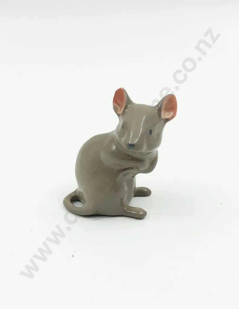 Small Beswick Mouse Image 1++