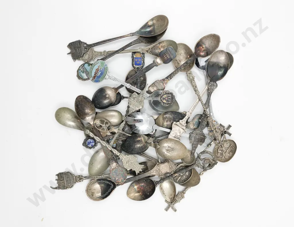 Collection of Assorted Vintage Souvenir Spoons Image 1++