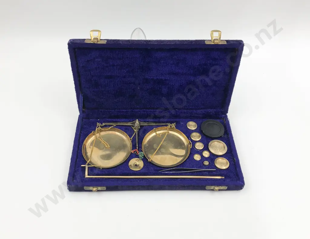 Cased Portable Postal Scales and Weights Image 1++