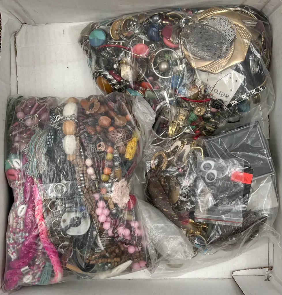 Box of Assorted Costume Jewellery Image 1++