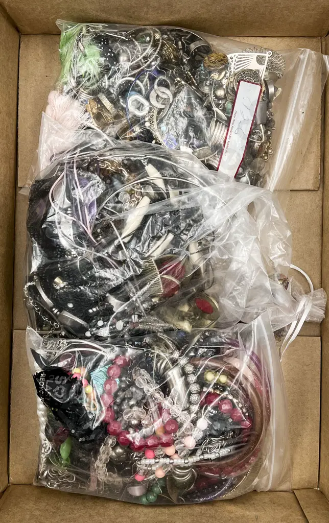 Box of Assorted Costume Jewellery Image 1++