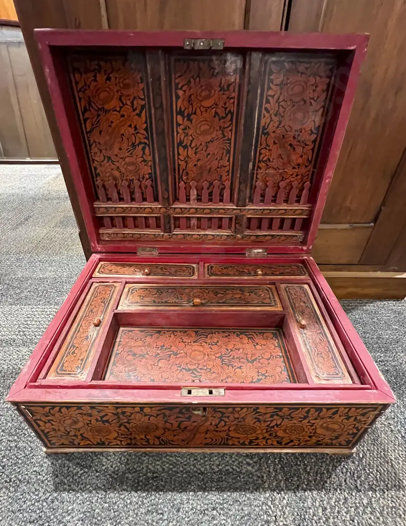 Lacquered Puppet Box Image 1++