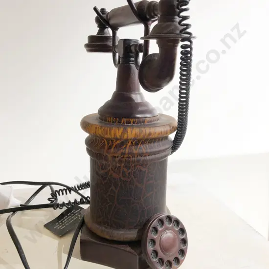 Vintage Telephone Form Table Lamp
