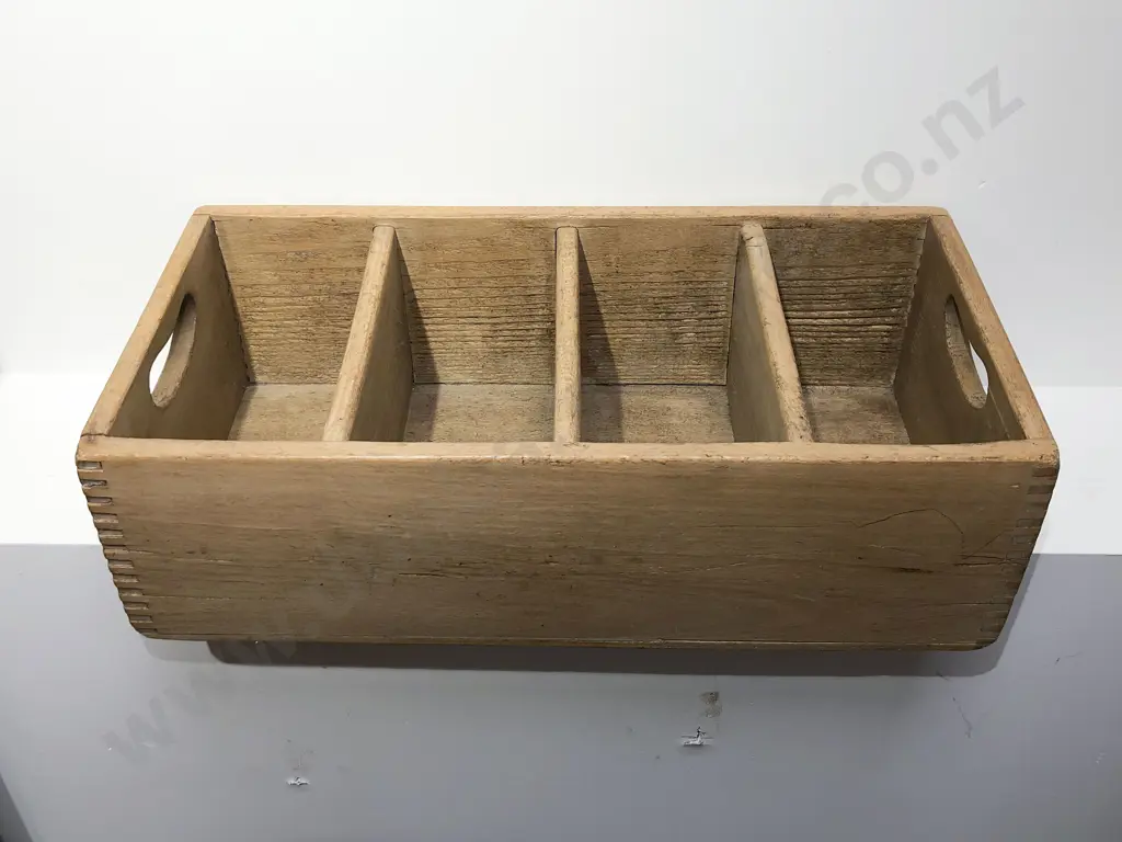 Pine Cutlery Box Image 1++
