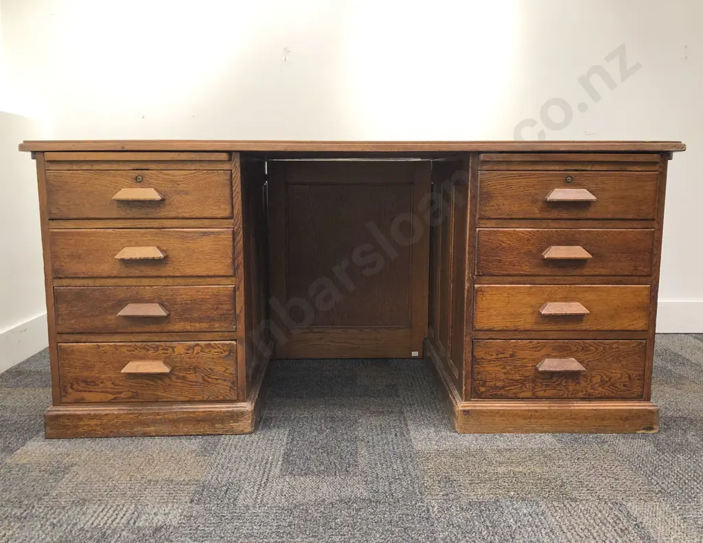 Large Oak Pedestal Desk Image 1++