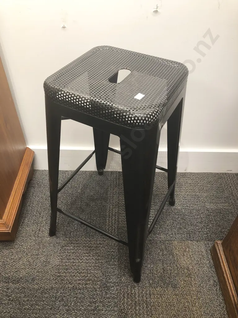 Pair of Modern Bar Stools Image 1++