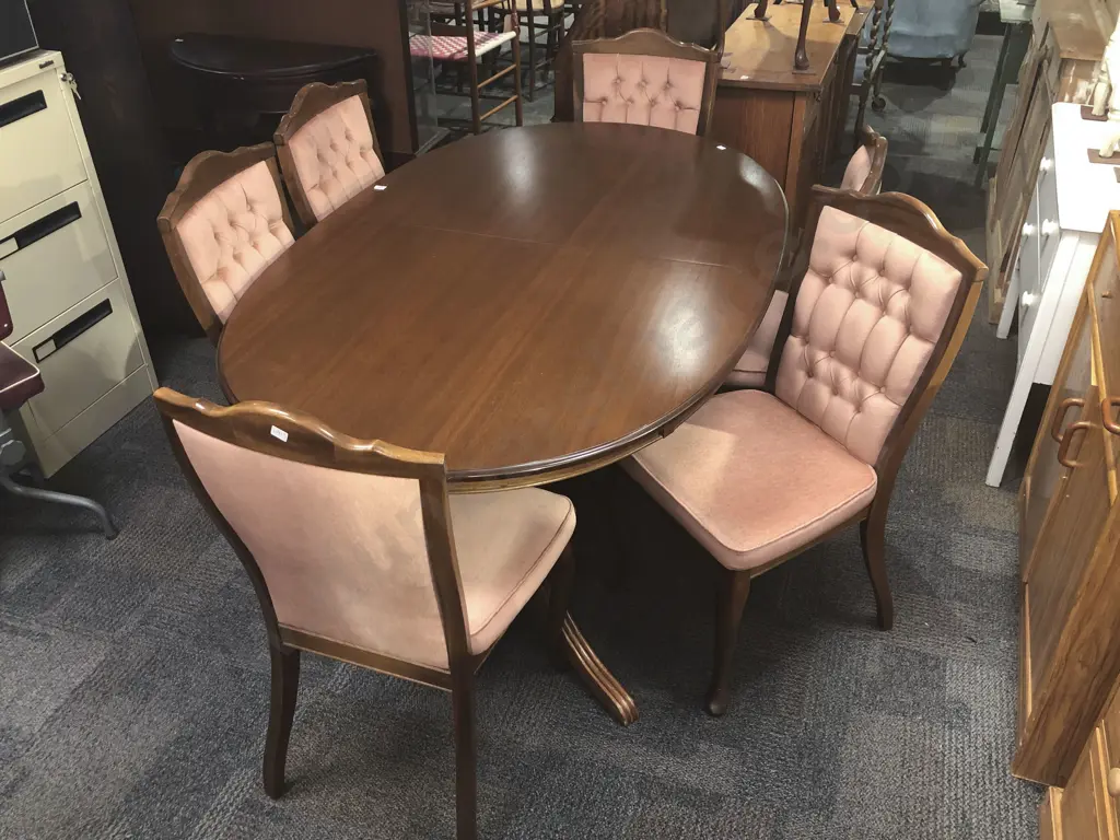 Mahogany Extension Dining Table & Six Button Back Dining Chairs Image 1++