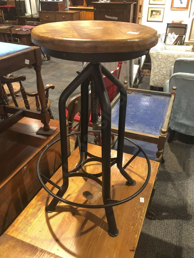 Bouclair Modern Design Swivel Stool Image 1++
