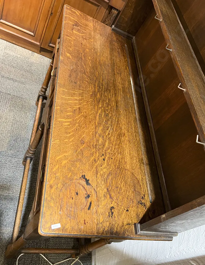 18th Century Style Oak Welsh Dresser of Neat Proportions Image 1++