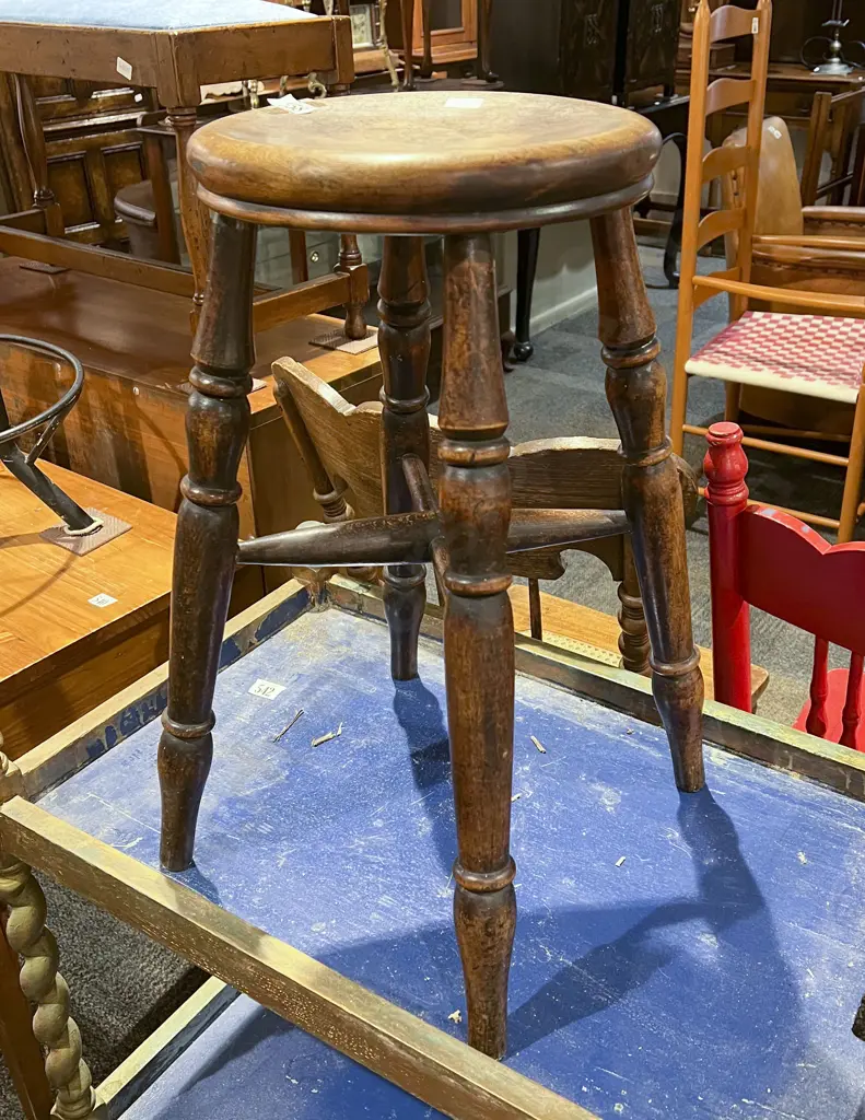 Oak Stool Image 1++