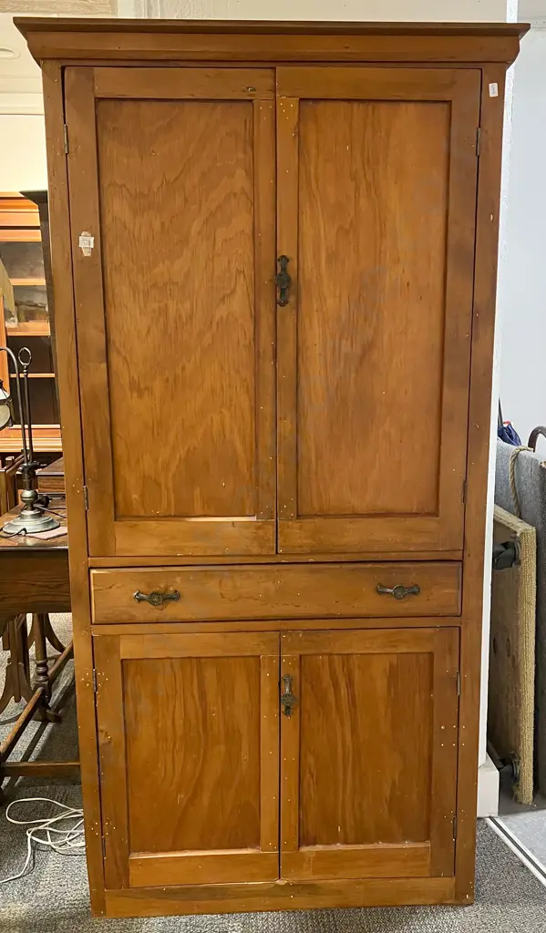 Vintage Kitchen Cupboard Image 1++
