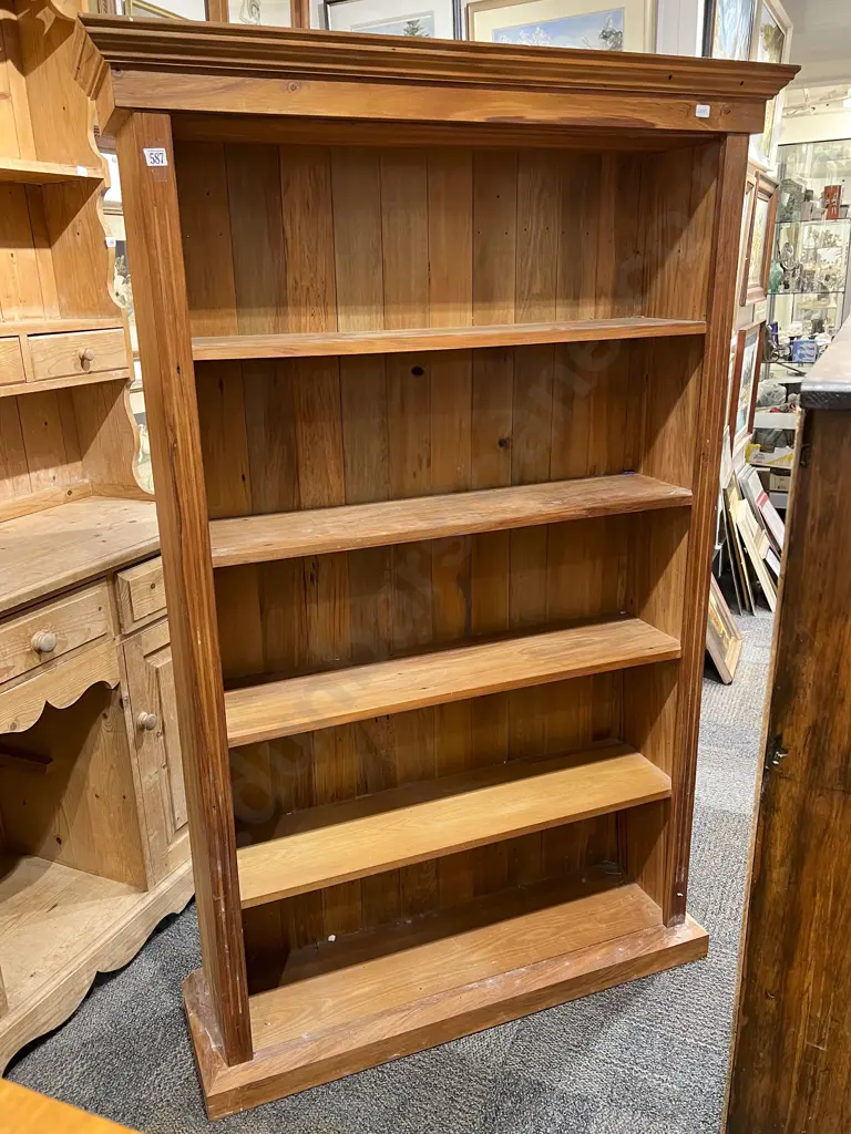 Rimu Open Bookcase Image 1++