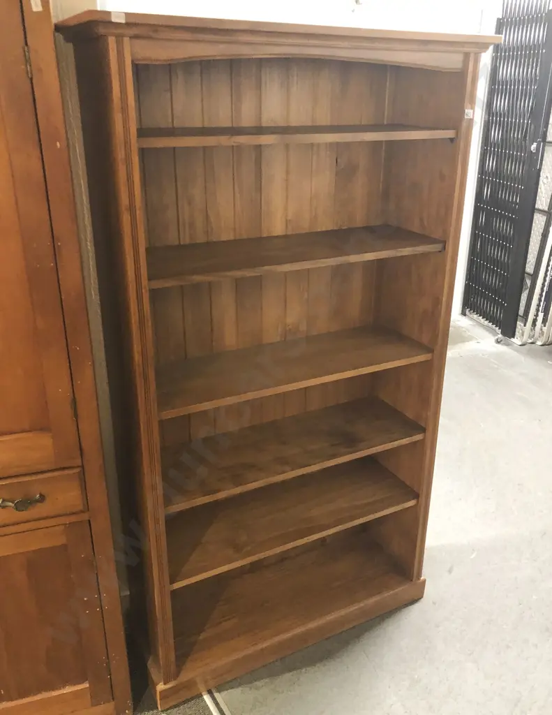 Rimu Open Bookcase Image 1++