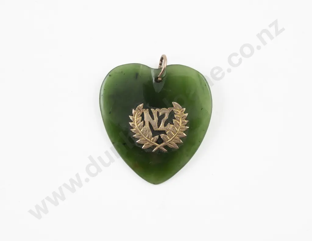 9ct Mounted Greenstone Heart Pendant Image 1++
