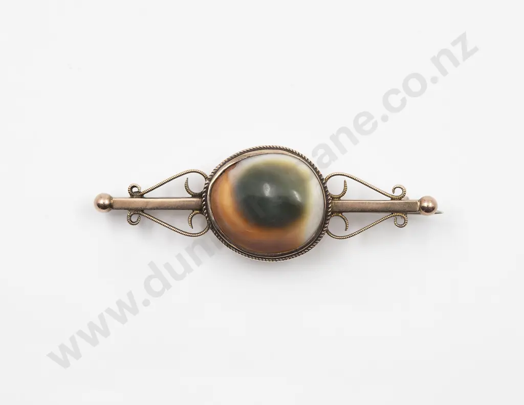 9ct Single Cats-Eye (Lunella smaragda) Bar Brooch Image 1++