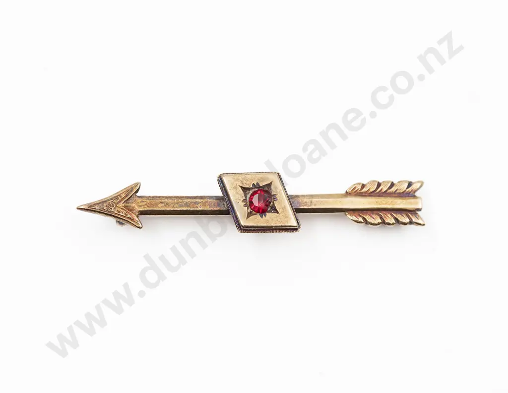 15ct 'Love Arrow' Bar Brooch Image 1++