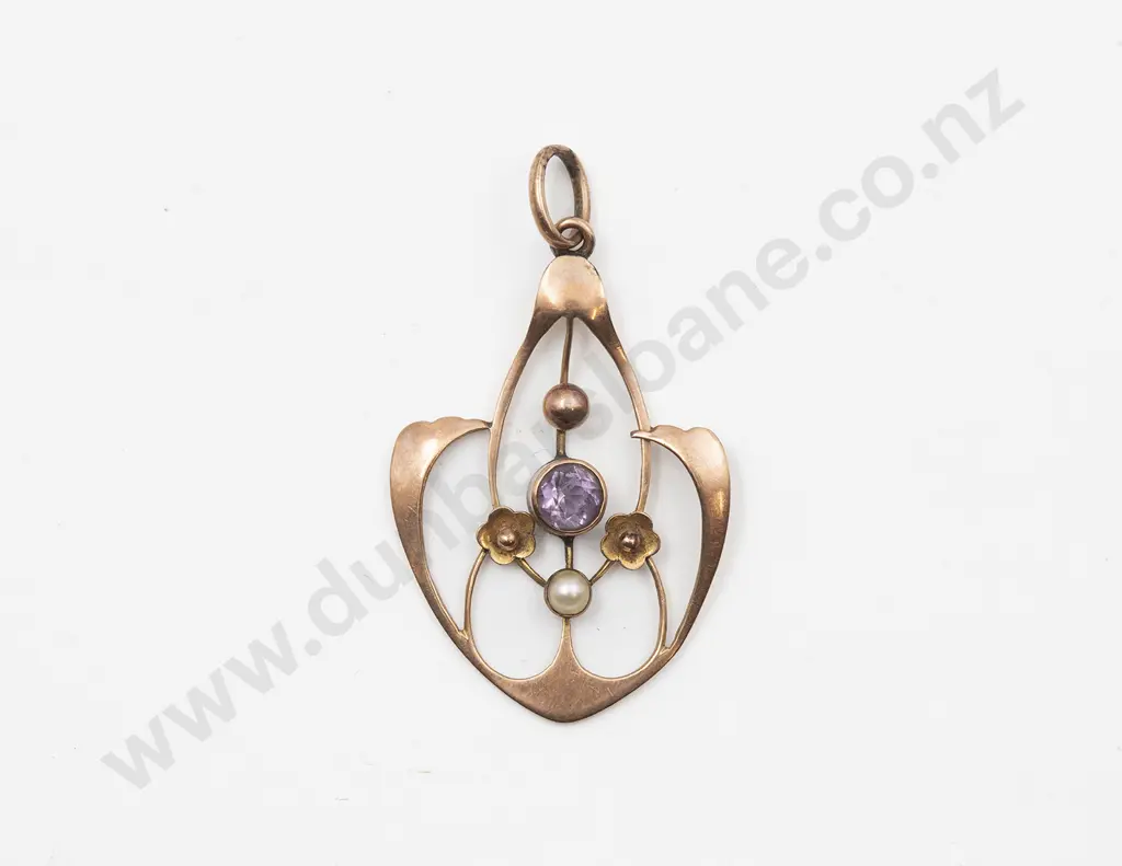 9ct Art Nouveau Shield Scroll Pendant Image 1++