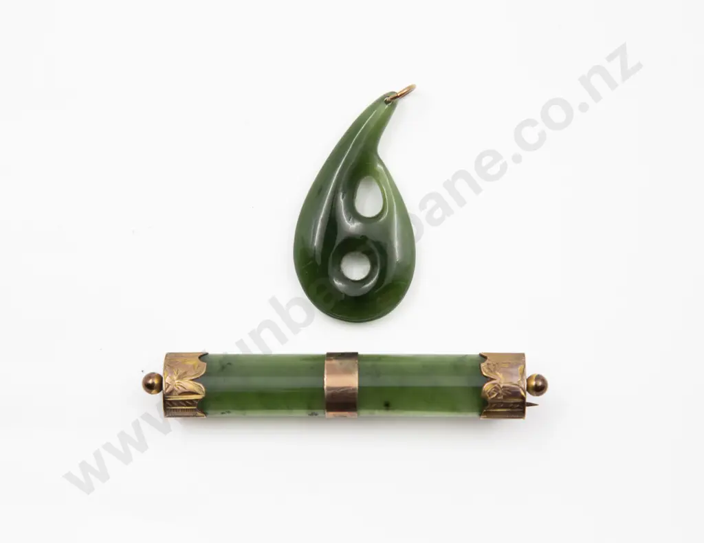 Unmarked 9ct Mounted Greenstone Bar Brooch Image 1++