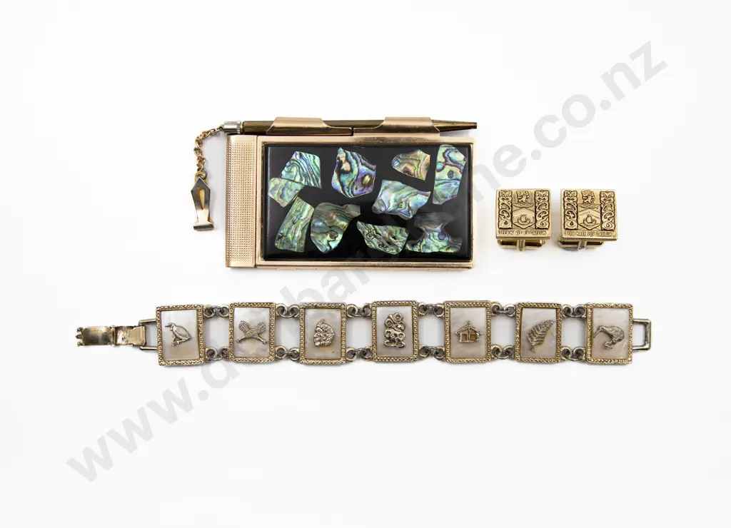 Gilt Metal NZ Emblem Panel Bracelet Image 1++
