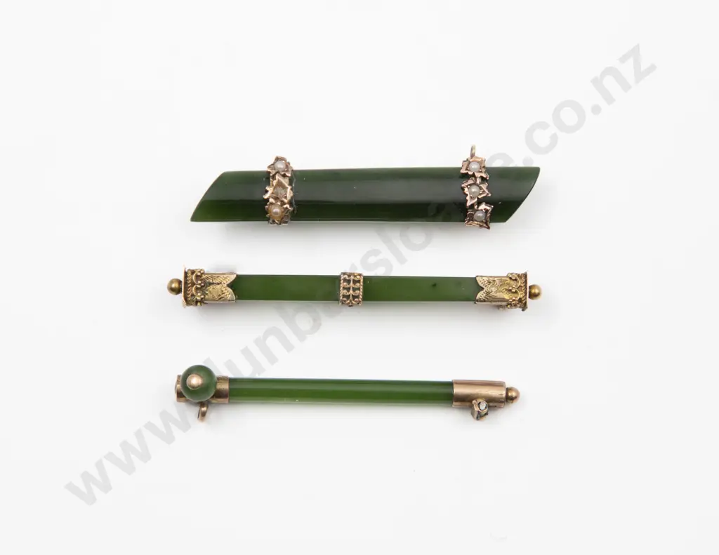 9ct Mounted Greenstone Bar Brooch Image 1++