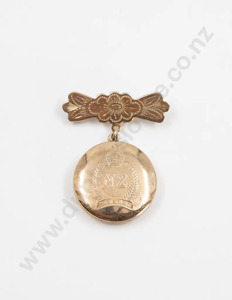NZ Military 'Sweetheart' 'Onward' Circular Locket Image 1++