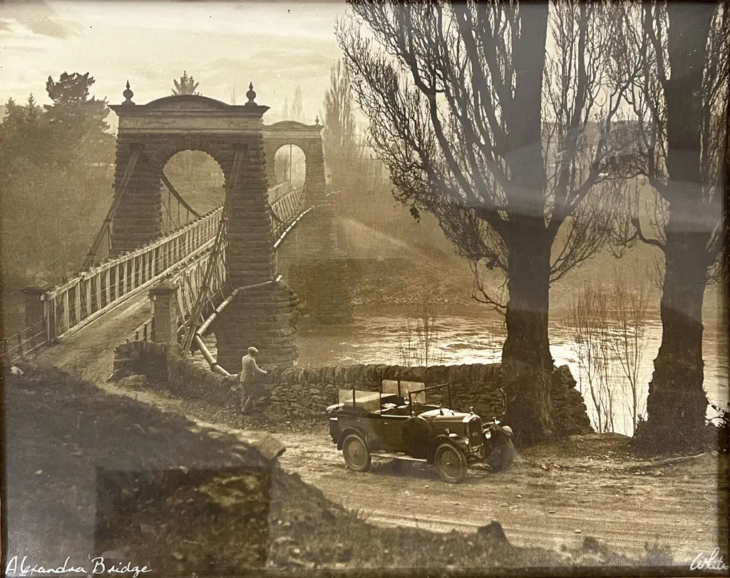 Whites Aviation - Alexandra Bridge Image 1++