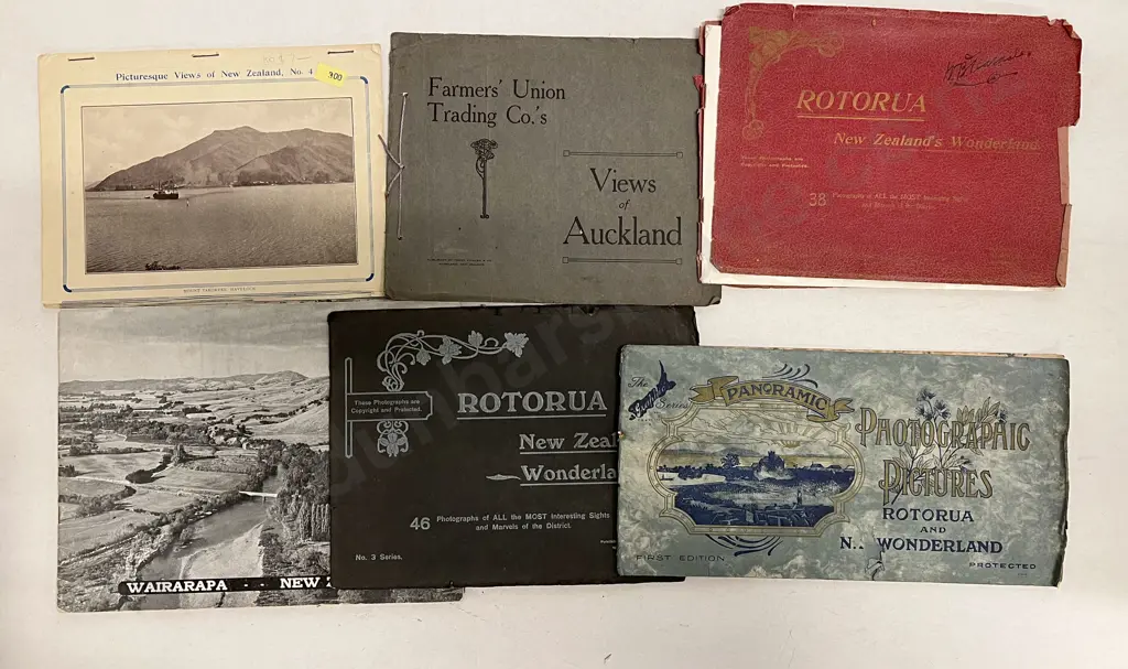 Various NZ Photo Booklets Image 1++