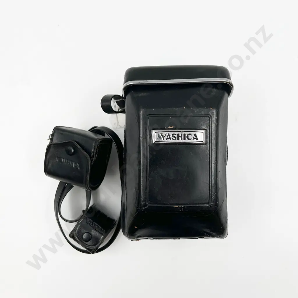 Yashica Mat-124G 1:2.8/80mm Image 1++