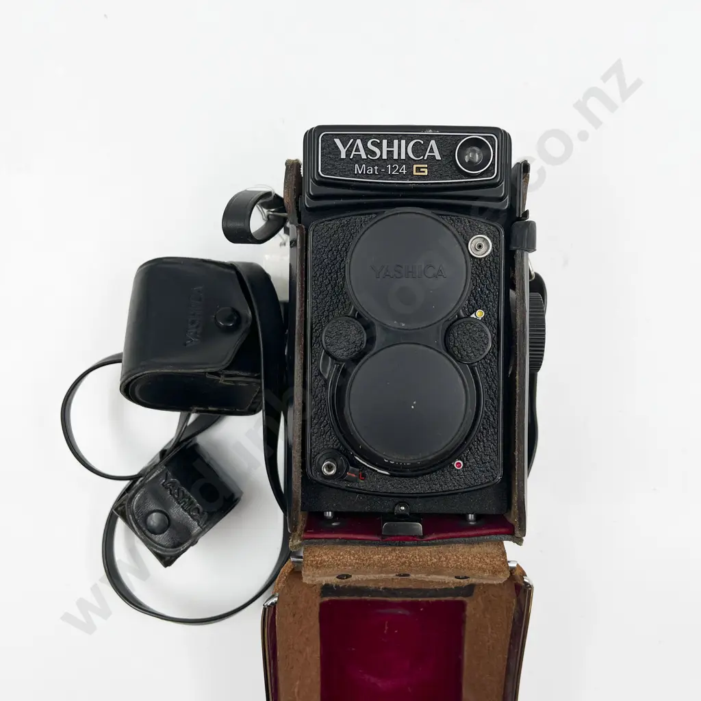 Yashica Mat-124G 1:2.8/80mm Image 1++