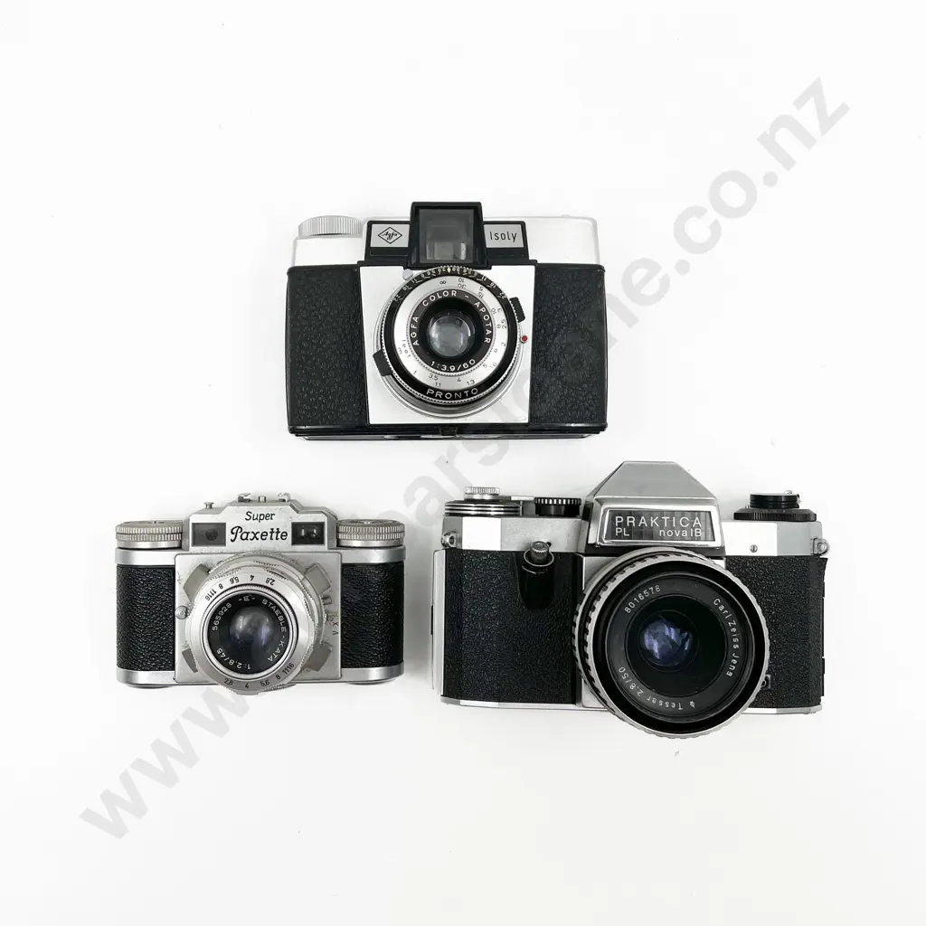 Three Rangefinder Film Cameras with Leather Cases Image 1++