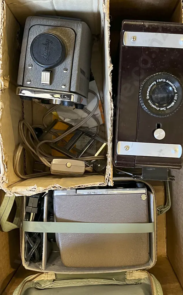 Three Projectors Image 1++