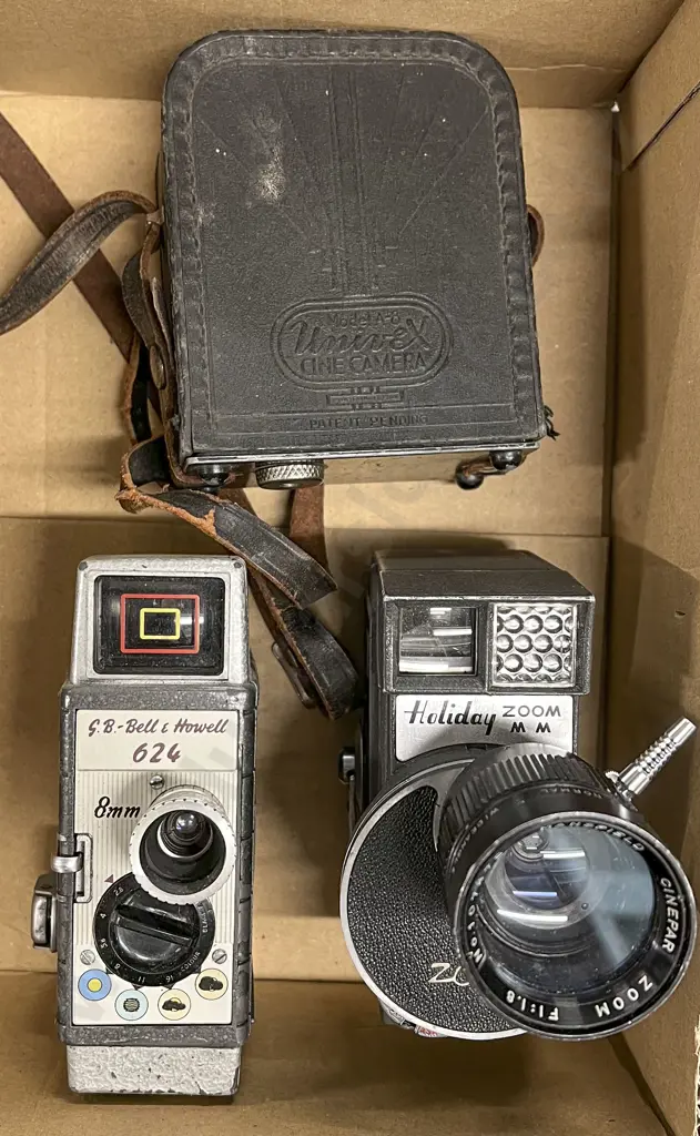 Three 8mm Film Cameras Incl. Bell & Howell 624 Image 1++